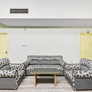 Hotel O Madhav Palace